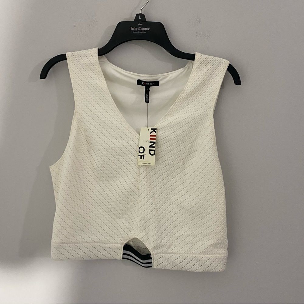 Kind Of Women’s V Neck Cropped Eyelet White Sleeveless Top L
